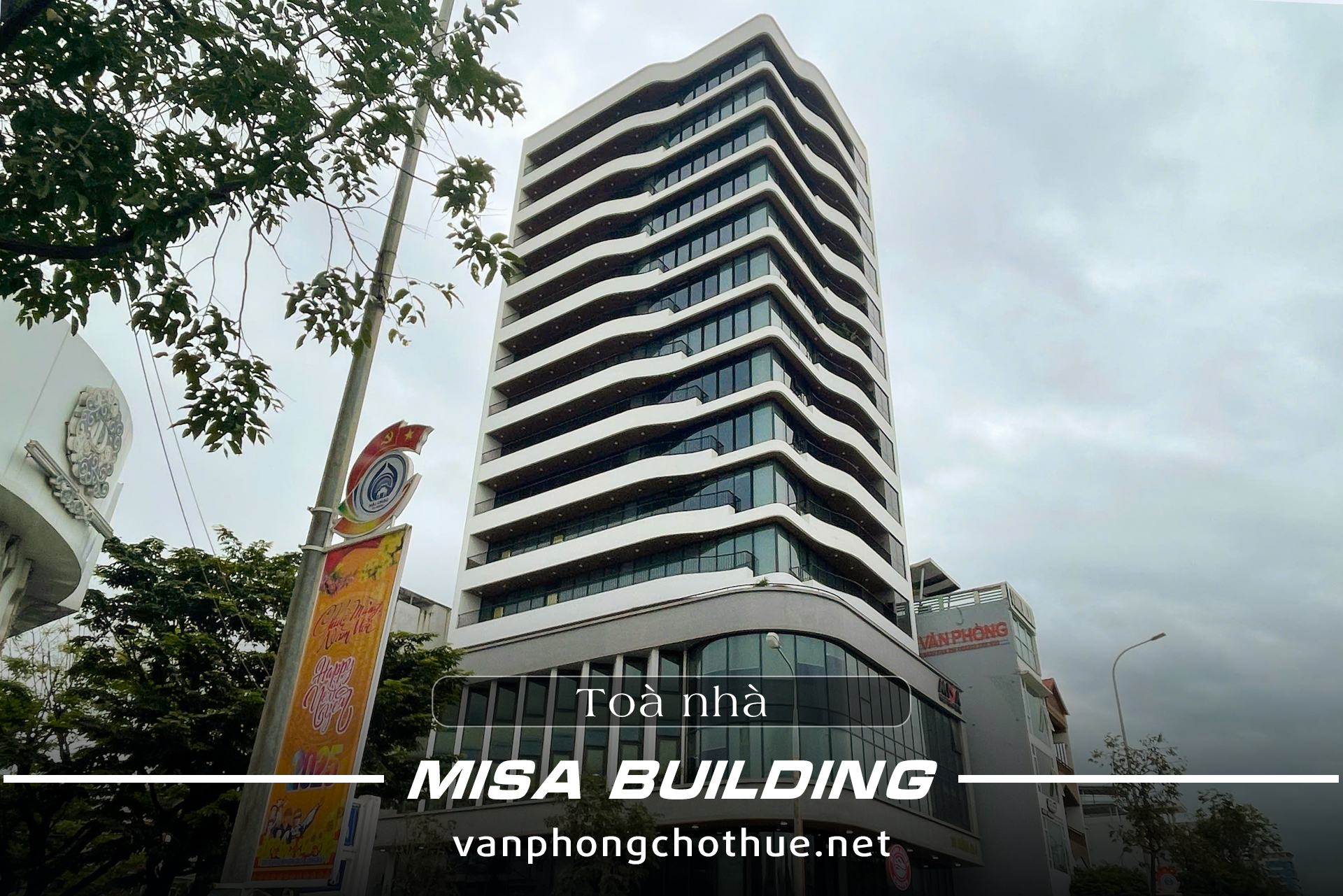 Bên ngoài toà nhà MISA